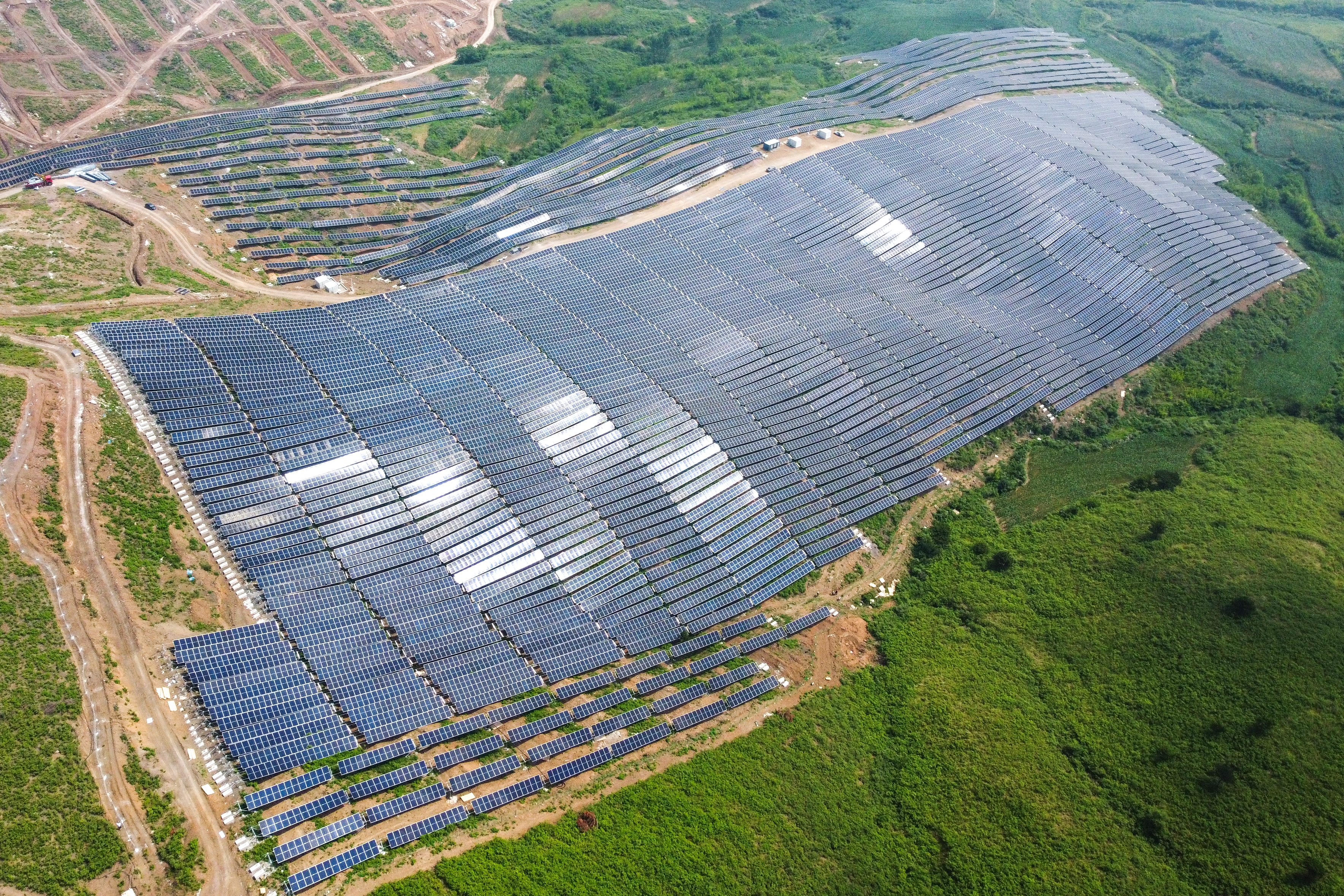 1690177903480070248.jpg 正在建设中的南票光伏项目-辽宁新能源事业部1.jpg
